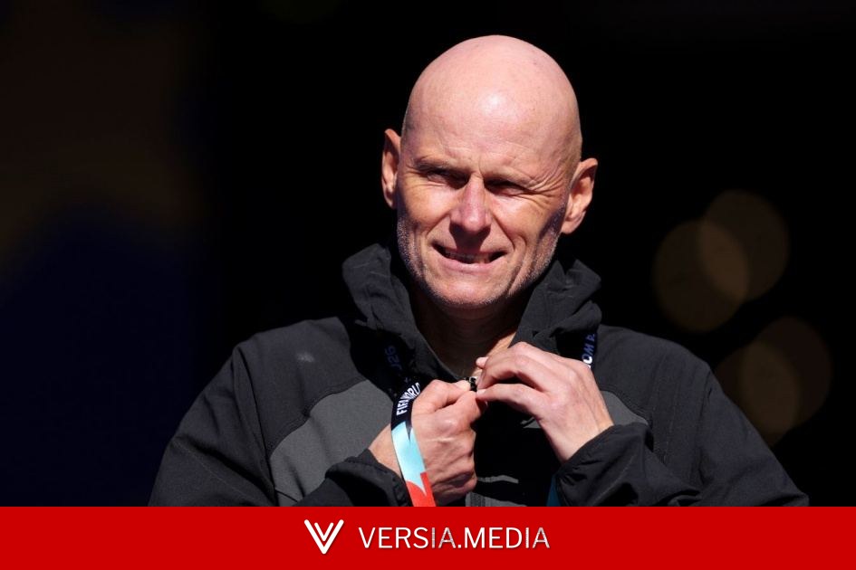 Тренер Норвегии утешал вратаря команды Нюланда после поражения в 1/4 финала ЧМ от Англии